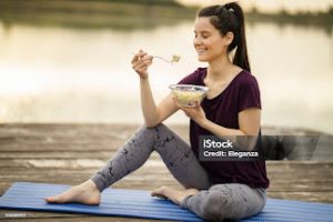Read more about the article Mindful Eating: What Is It? Your Detailed Guide to Savoring Your Food Additional